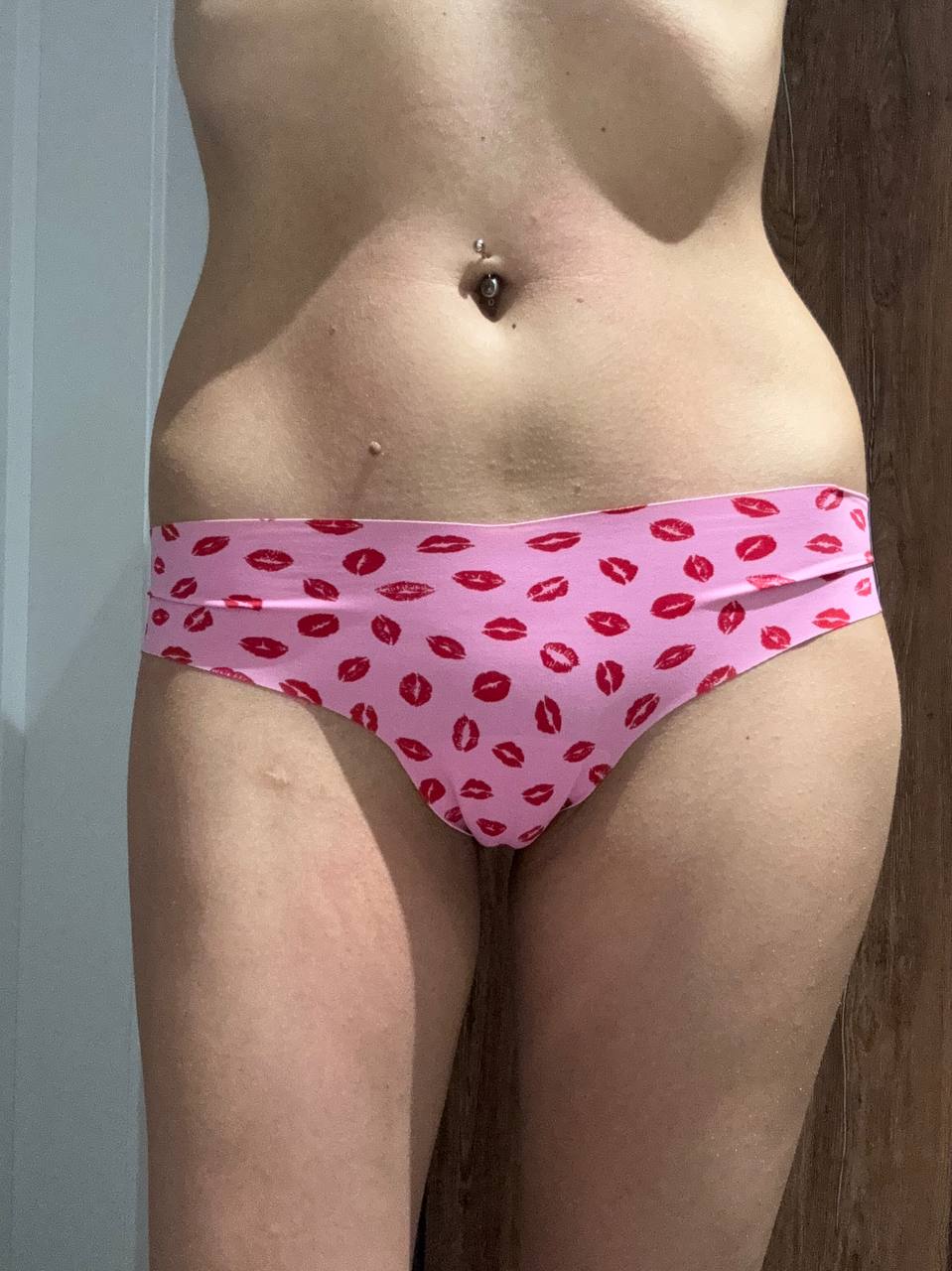 Розовые бесшовные трусики Victoria’s Secret от Milana Vanilla — фото 3