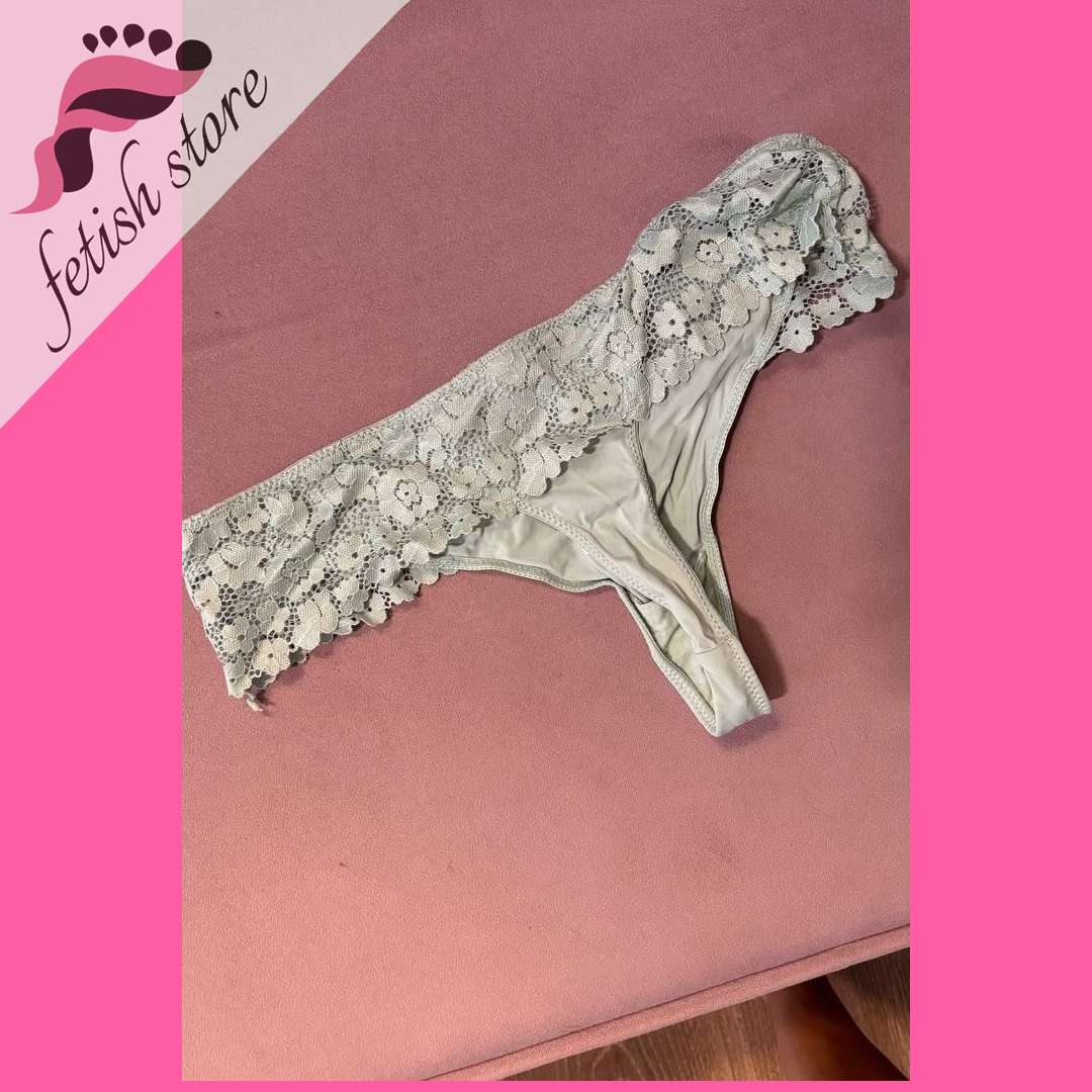 Ношенные стринги с кружевными цветами от Малины
